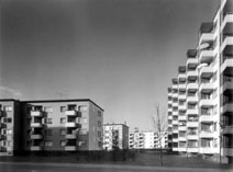 Viergeschossige Zeilen und achtgeschossige Hochhausscheiben an der Thedinghauser Straße